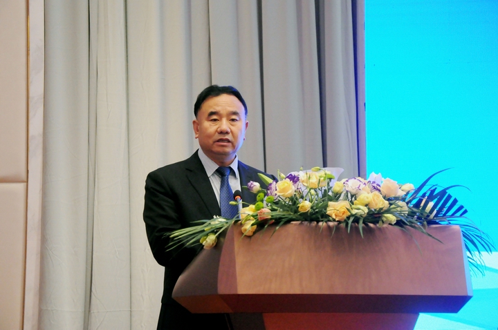 2、青岛滨海学院党委书记、校长韩方希致欢迎词.JPG